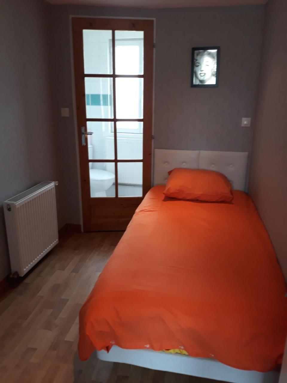 Hotel De La Gare Sainte-Gauburge-Sainte-Colombe Buitenkant foto