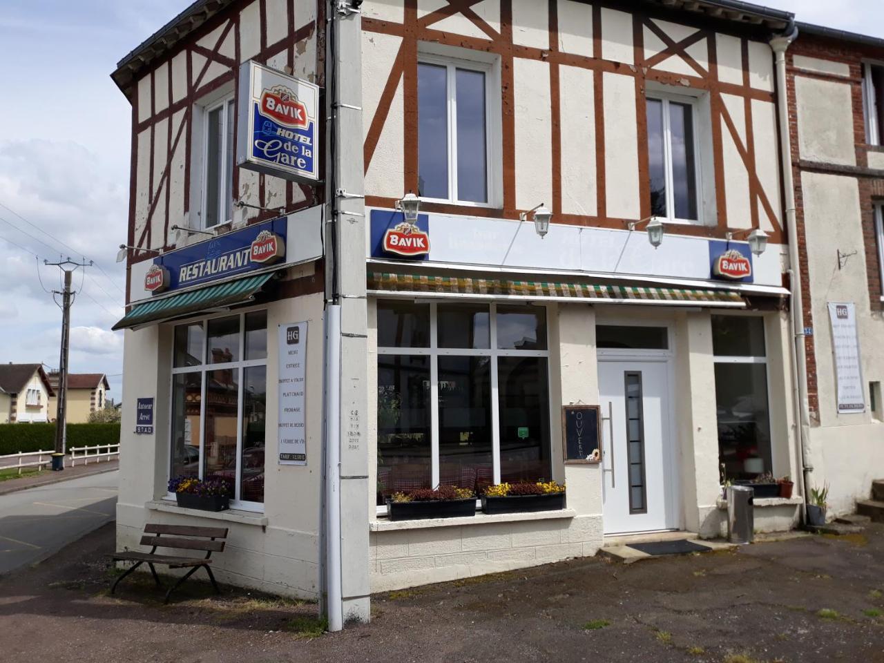 Hotel De La Gare Sainte-Gauburge-Sainte-Colombe Buitenkant foto