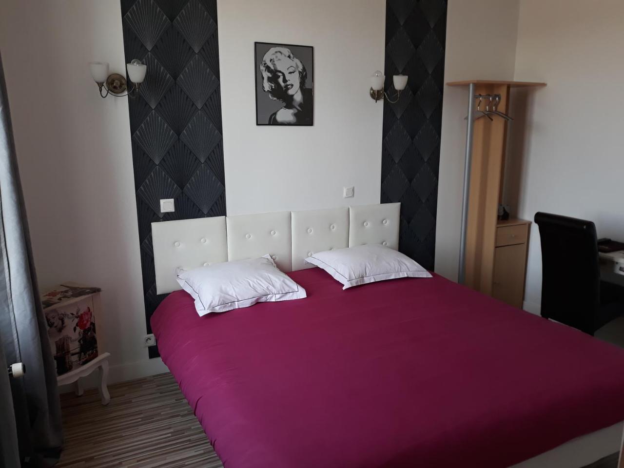 Hotel De La Gare Sainte-Gauburge-Sainte-Colombe Buitenkant foto